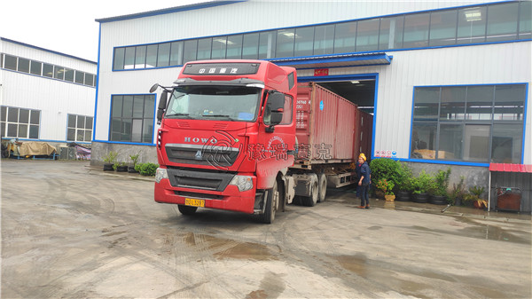 廢舊輪胎磨膠粉設備發(fā)貨